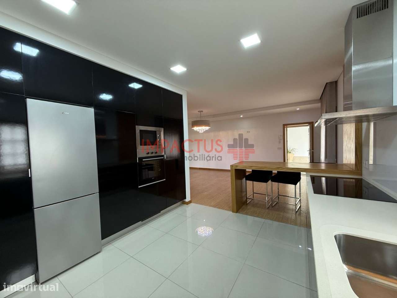 Imponente Moradia isolada com terreno de 1195m2-30