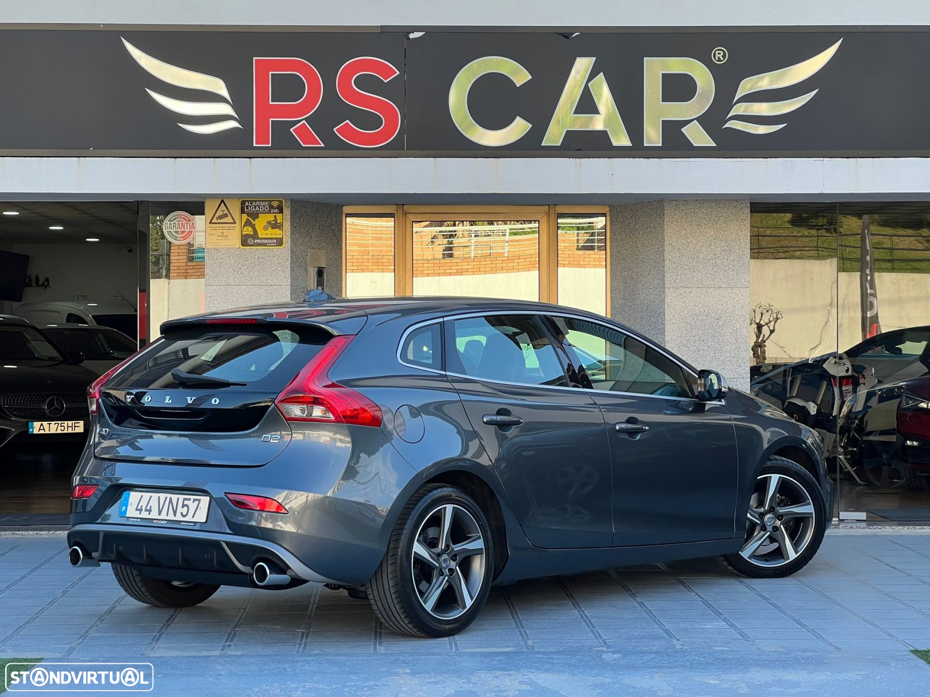 Volvo V40 D2 R Design - 7