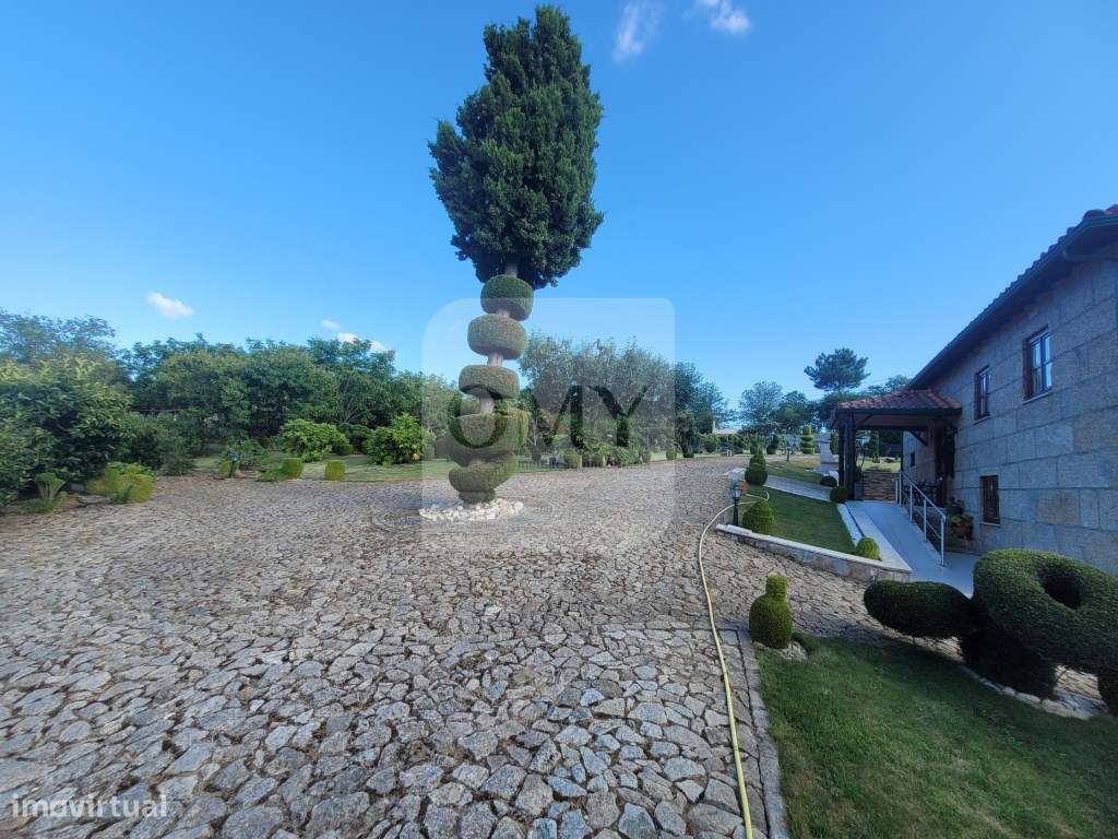 Reservada, Casa em Pedra Reabilitada em Terreno de 10.000 m2 - Grande imagem: 4/37