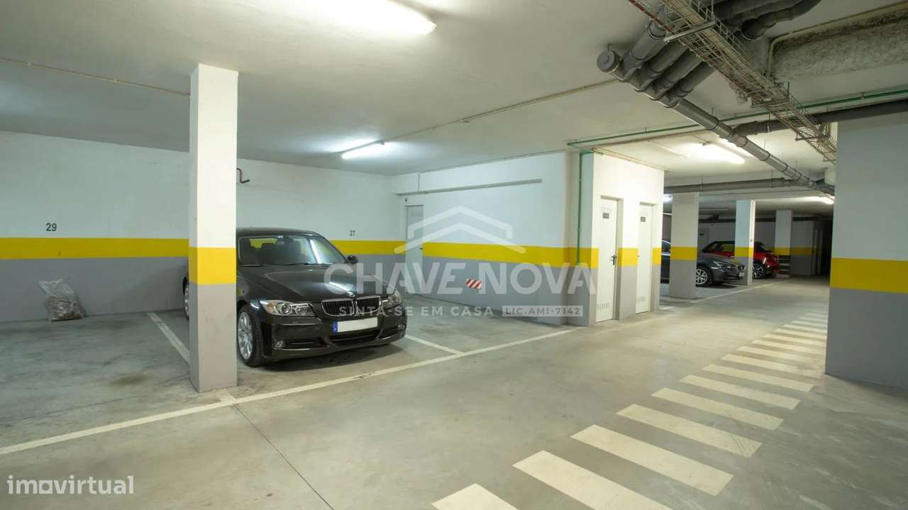 T2 | Suite | Lugar de Garagem | Arrumos | Varandim-24