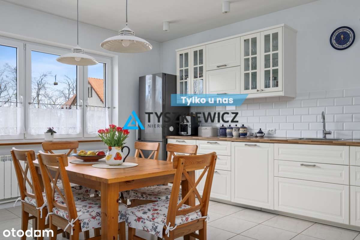 Przestronny dom z garażem, świetna lokalizacja