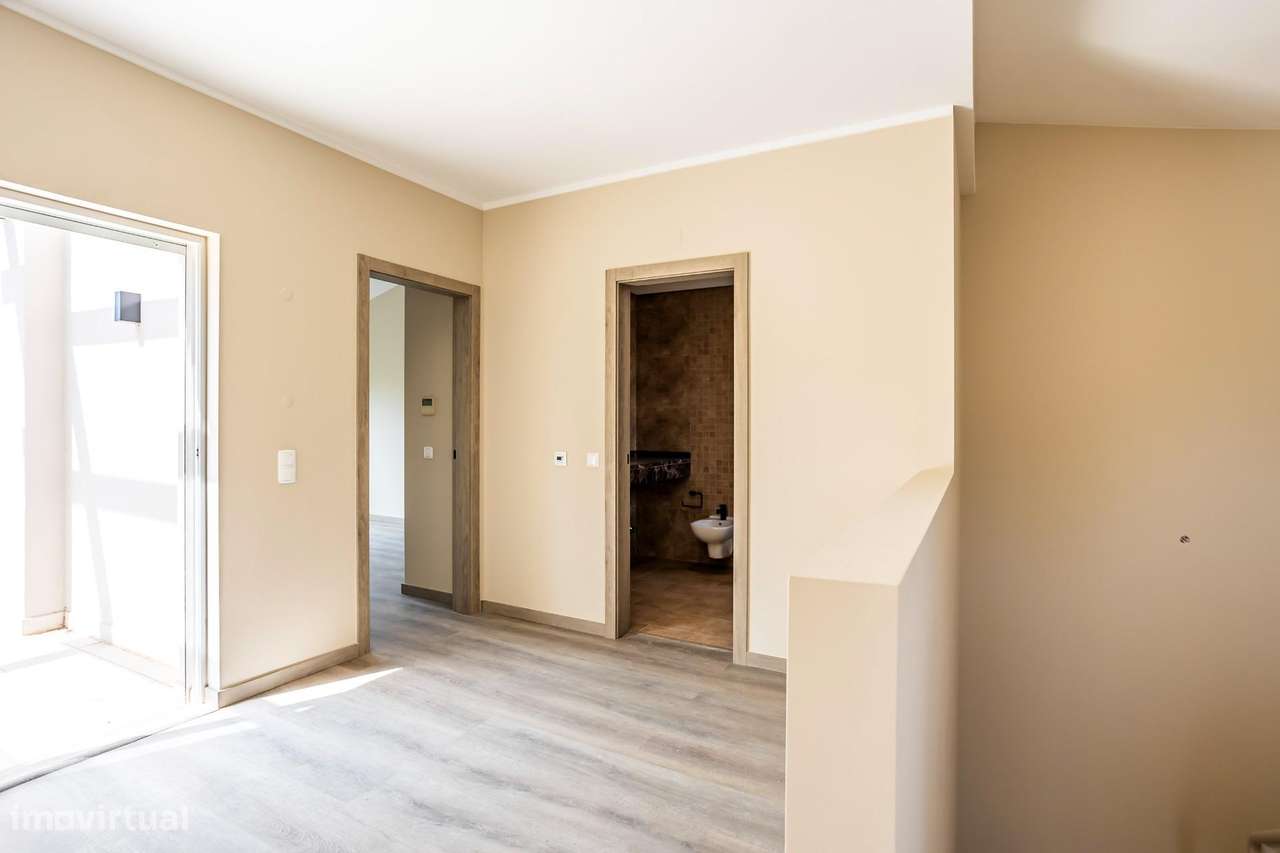 Moradia de Luxo em Condomínio Exclusivo com Piscinas no Carvoeiro-20