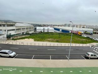 Terreno Industrial / Comercial / Serviços a 1500m de Lisboa / 500m met