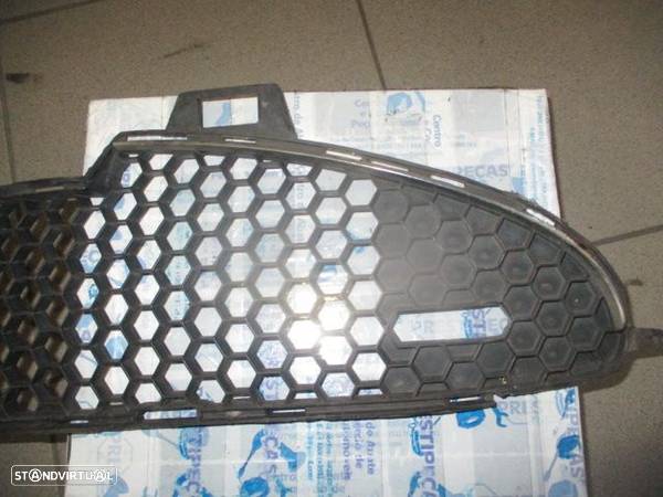 Grelha Friso 9648292477 PEUGEOT 206 2001 1.9D 70CV 3P PRETO FRT CENTRO FRISO DANIFICADOS - 1