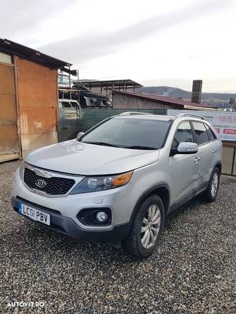 Dezmembrez Kia Sorento II 2.2 D 2009-2015 - 1