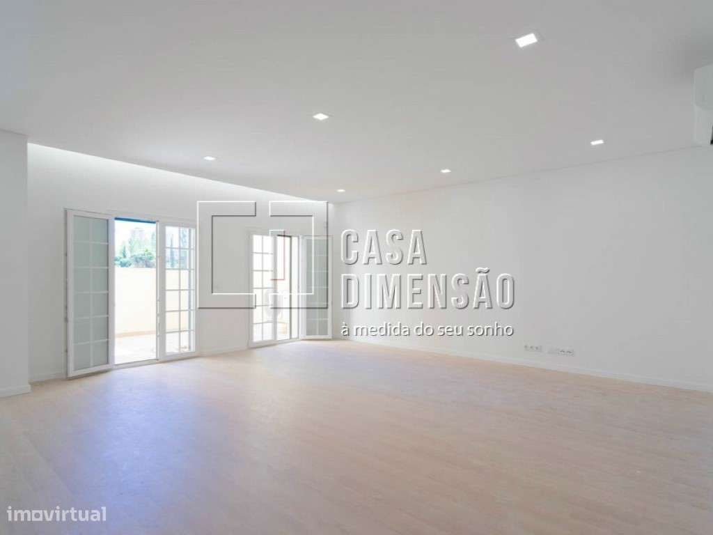 Apartamento de tipologia T3 próximo da Quinta Grande, Garagem e Arr... - Grande imagem: 4/46