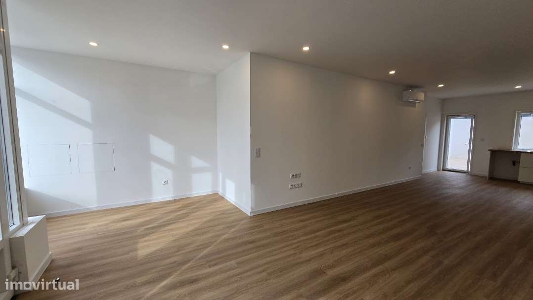 T2, novo, 2 casas de banho, terraço e garagem - São Mamede de Infesta. - Grande imagem: 4/20