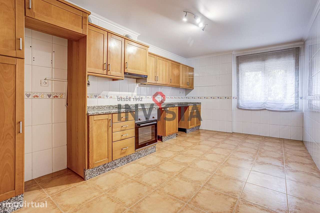 Apartamento T3 com parqueamento-20