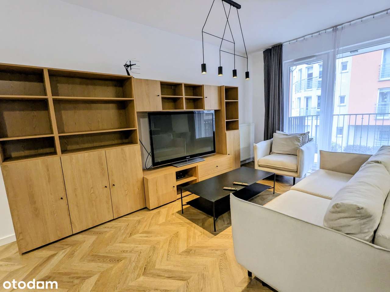 SAMO SERCE POZNANIA ul. Garbary nowocześnie umeblowane, Ochrona - Pełny obrazek: 4/12