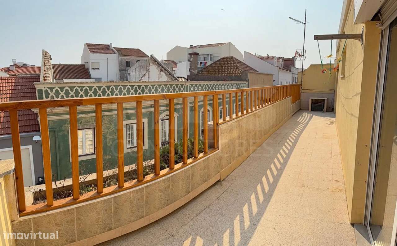 Apartamento T3 1 No Centro De Peniche Com Terraco Privativo E Eleva