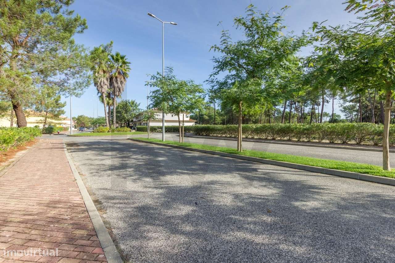 Arrendamento Moradia T3+2 com Piscina no Condomínio Belo Jardim – Samo - Grande imagem: 3/58