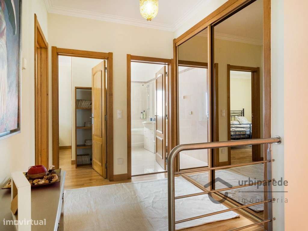 Moradia V4 em condomínio fechado no centro da Ericeira, com garagem.-23