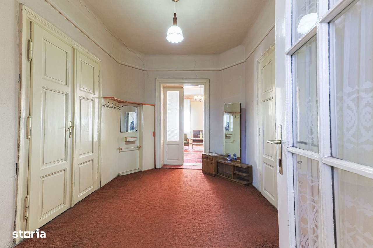 Un întreg etaj ultracentral în Arad - Imagine principală: 3/12