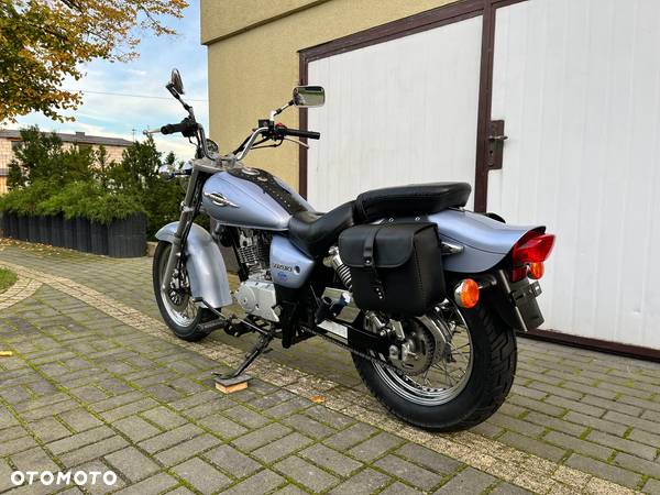 Suzuki Marauder - 7