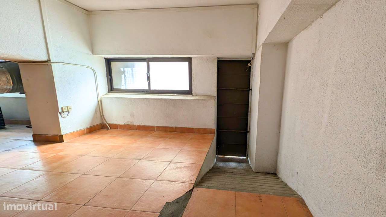 Churrasqueira com 2 Entradas Independentes | Centro de Almada-12