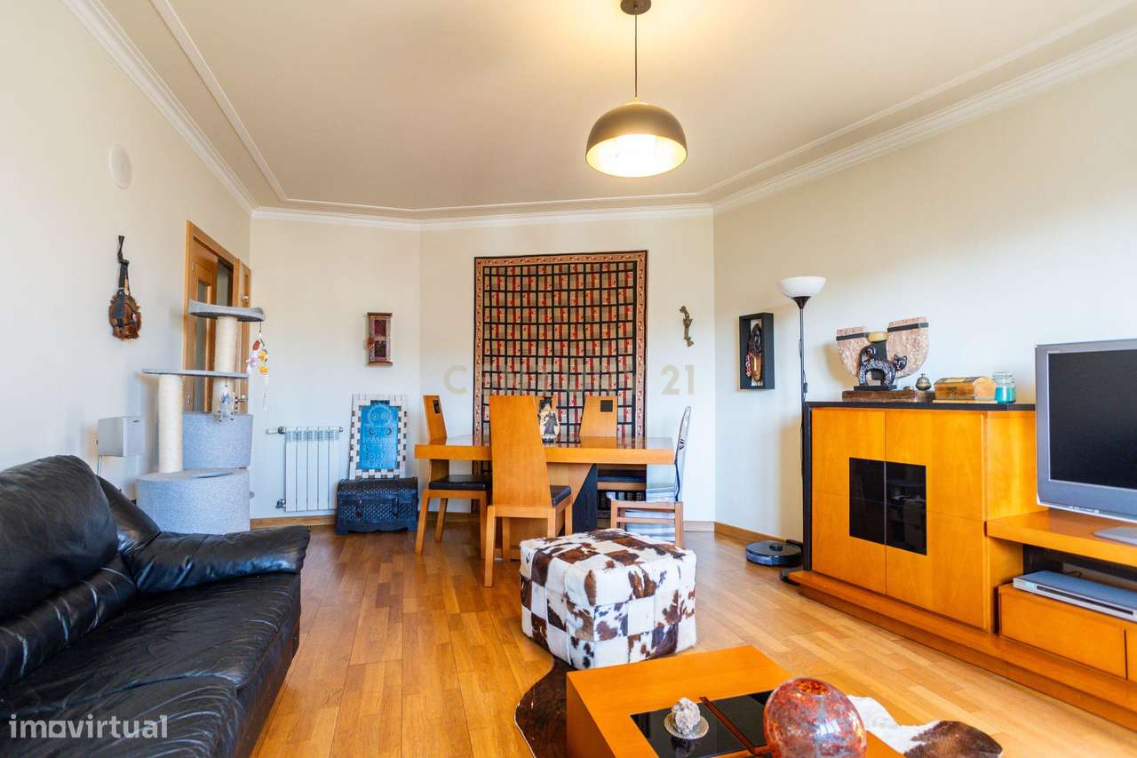 Apartamento T2 na Ribeirada com Garagem e Arrecadação-11