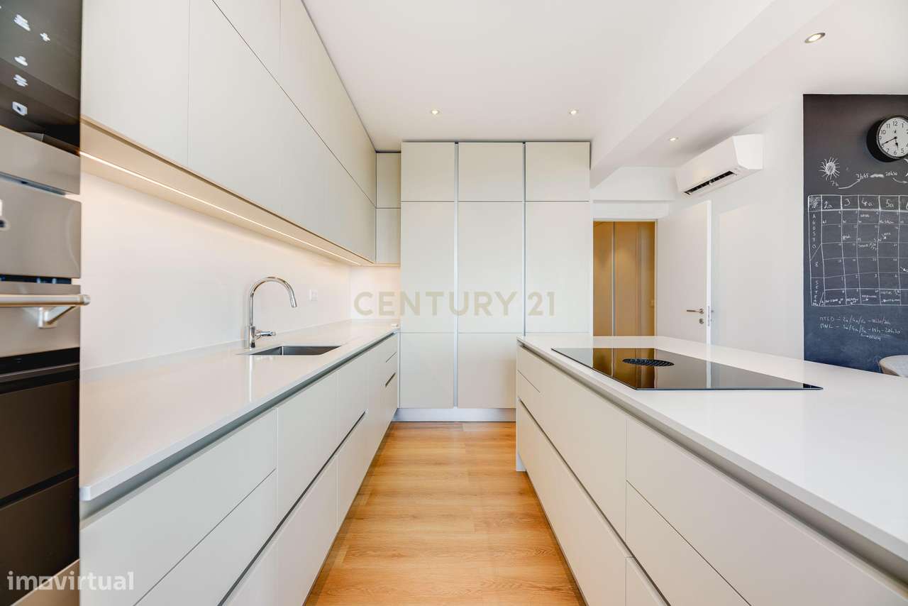 Fantástico T4 Alvalade com varandas, estacionamento e arrecadação-32