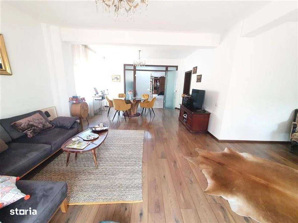 Vila la cheie, cocheta, mobilata-utilata, gradina amenajata - Imagine principală: 1/20