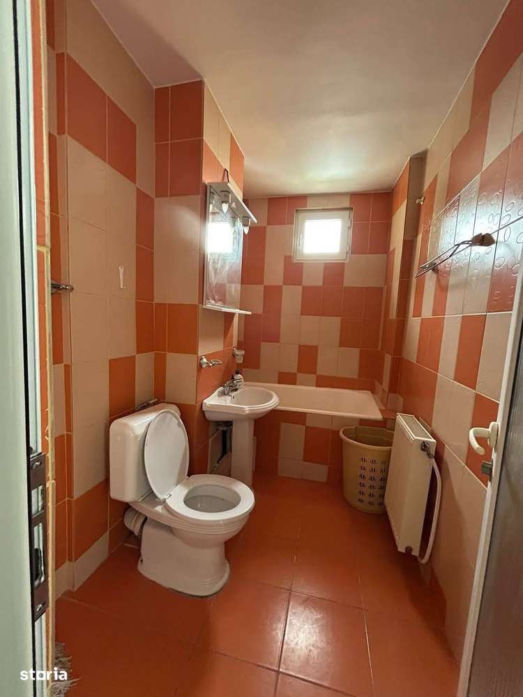 De vanzare apartament cu 2 camere decomandate, zona Hotel - Imagine principală: 5/9