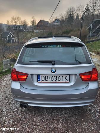 BMW Seria 3 330d xDrive DPF Touring - 12