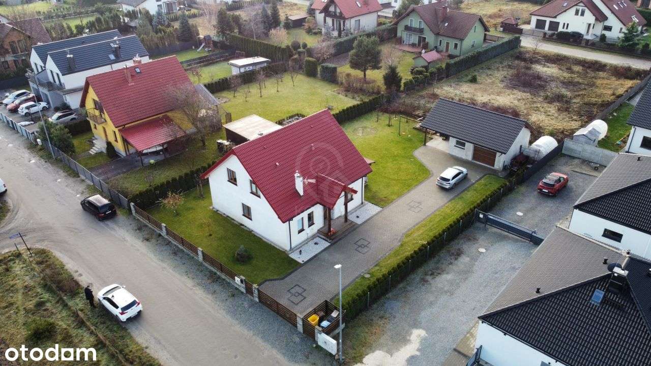 Dom z 2018r + garaż Do Wejścia - 500m do Pkp-0