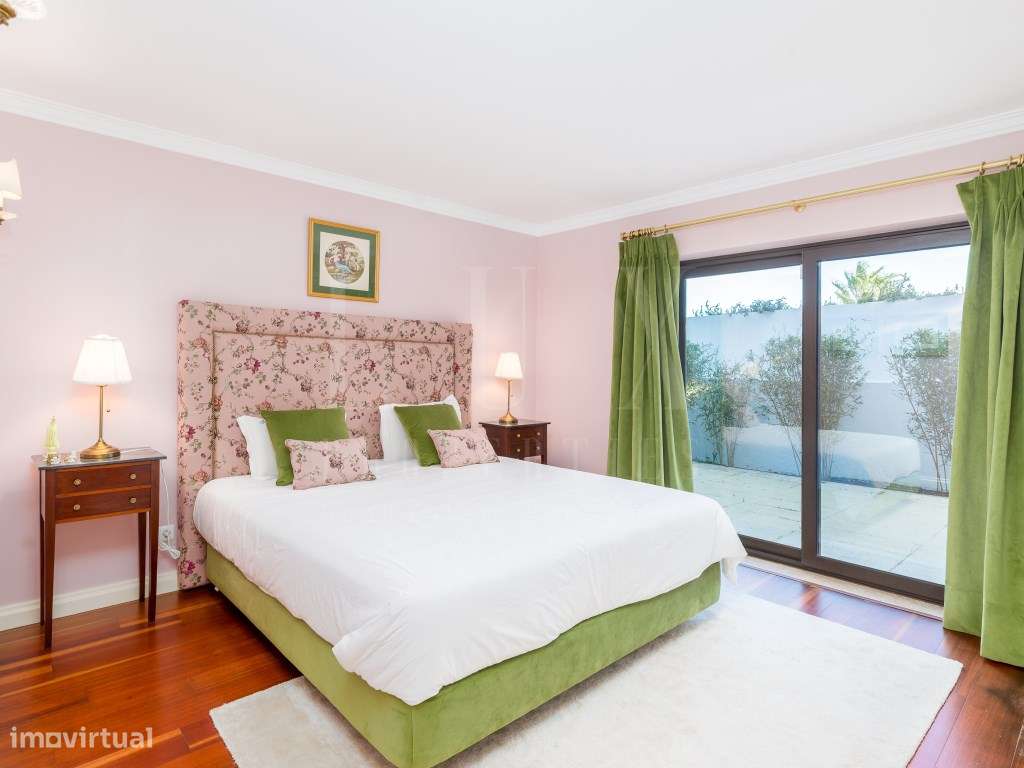 MORADIA T4 COM PISCINA E VISTA PARA O GOLF NO ESTORIL-11