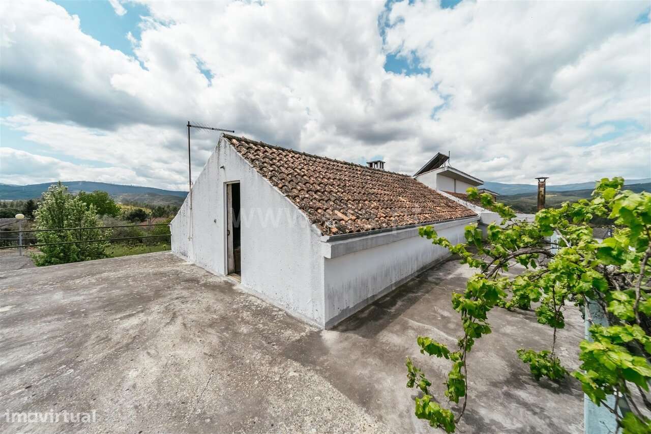 Moradia Geminada T4 / Covilhã, Ourondo-17