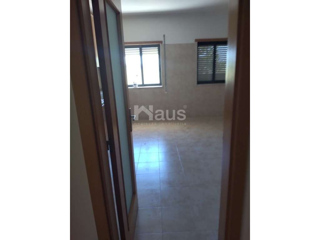 T2 com parqueamento e arrecadação-3