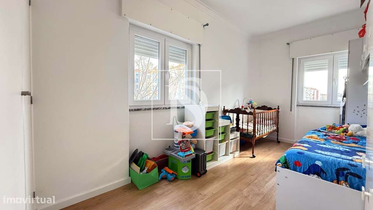 Apartamento T3 renovado na encantadora vila da Moita.-12