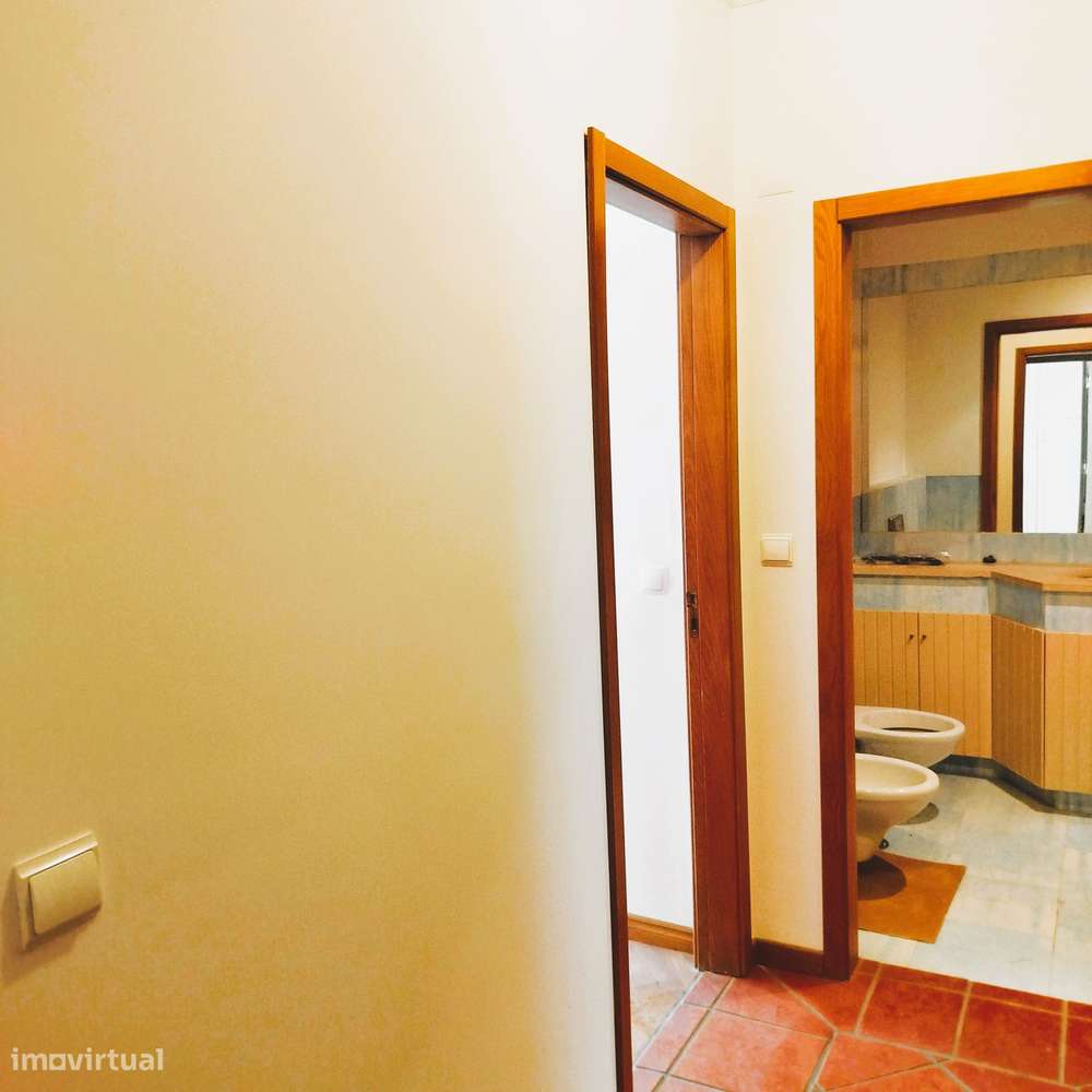 Arrendo Duplex T3 em Frente a Universidade, Monte Caparica - Grande imagem: 5/20