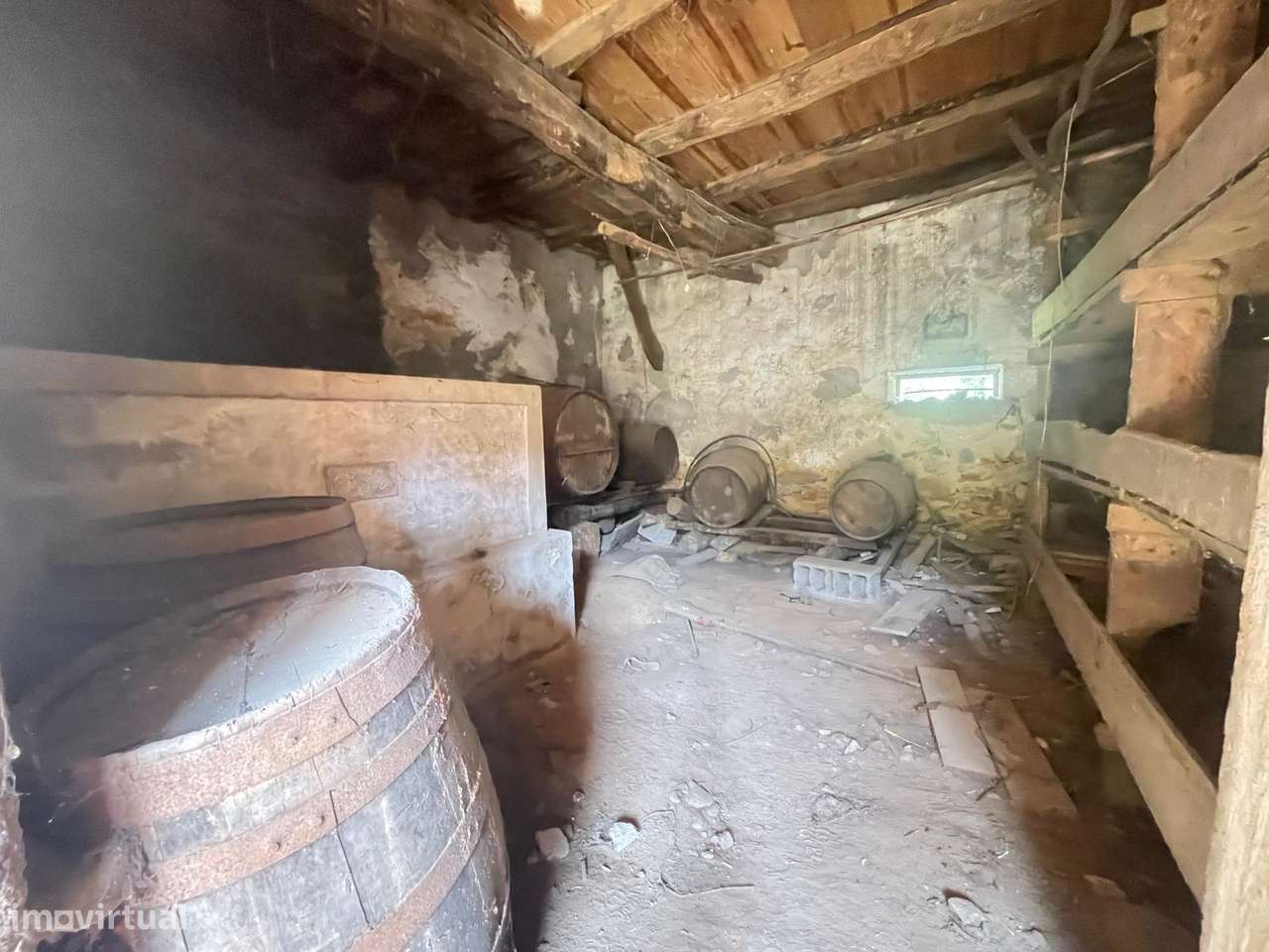 2 Moradias para restaurar, inseridas em um terreno de 2962m2, em Sandi-16