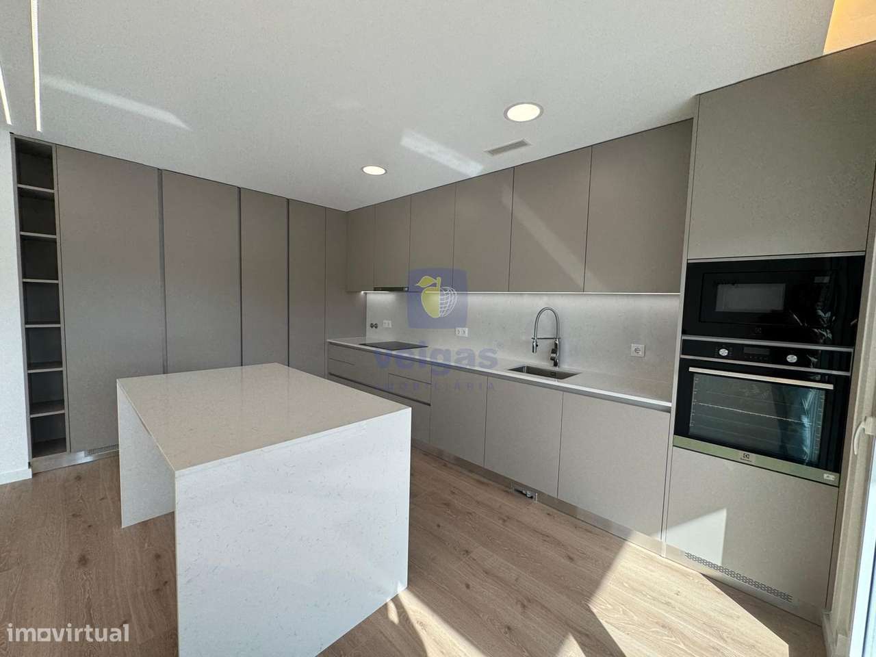 Moradia T4 C/ Piscina -  Bairro Primavera-41