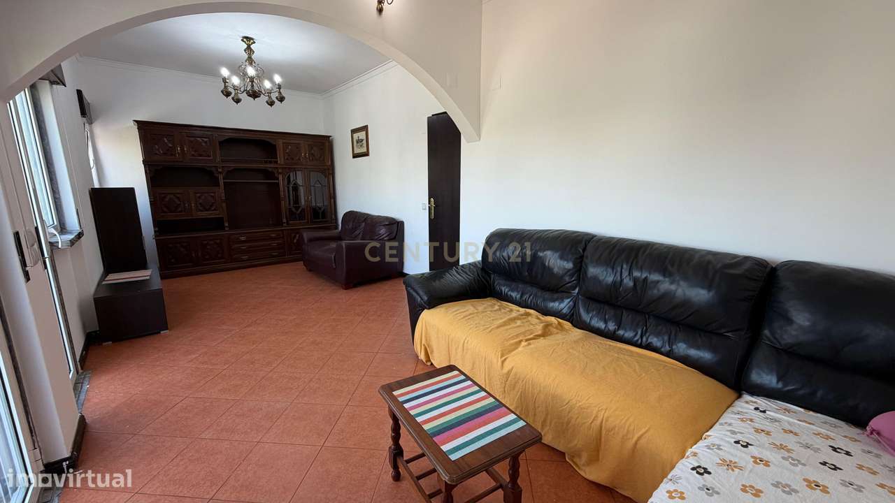 Apartamento T3 transformado em T2 | Amora-5