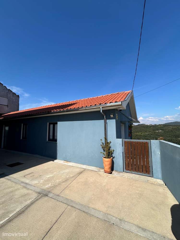 Moradia T4 isolada pronta a habitar com vista desafogada sobre o Douro-12