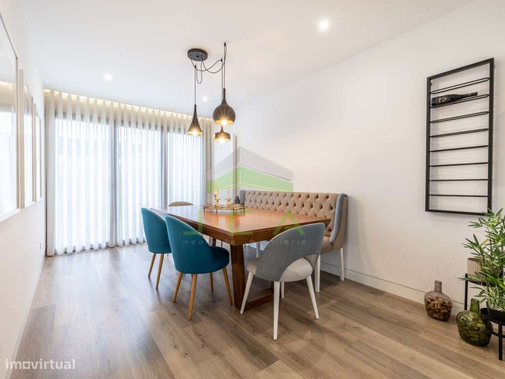 Apartamento T4 com terraço e piscina-9