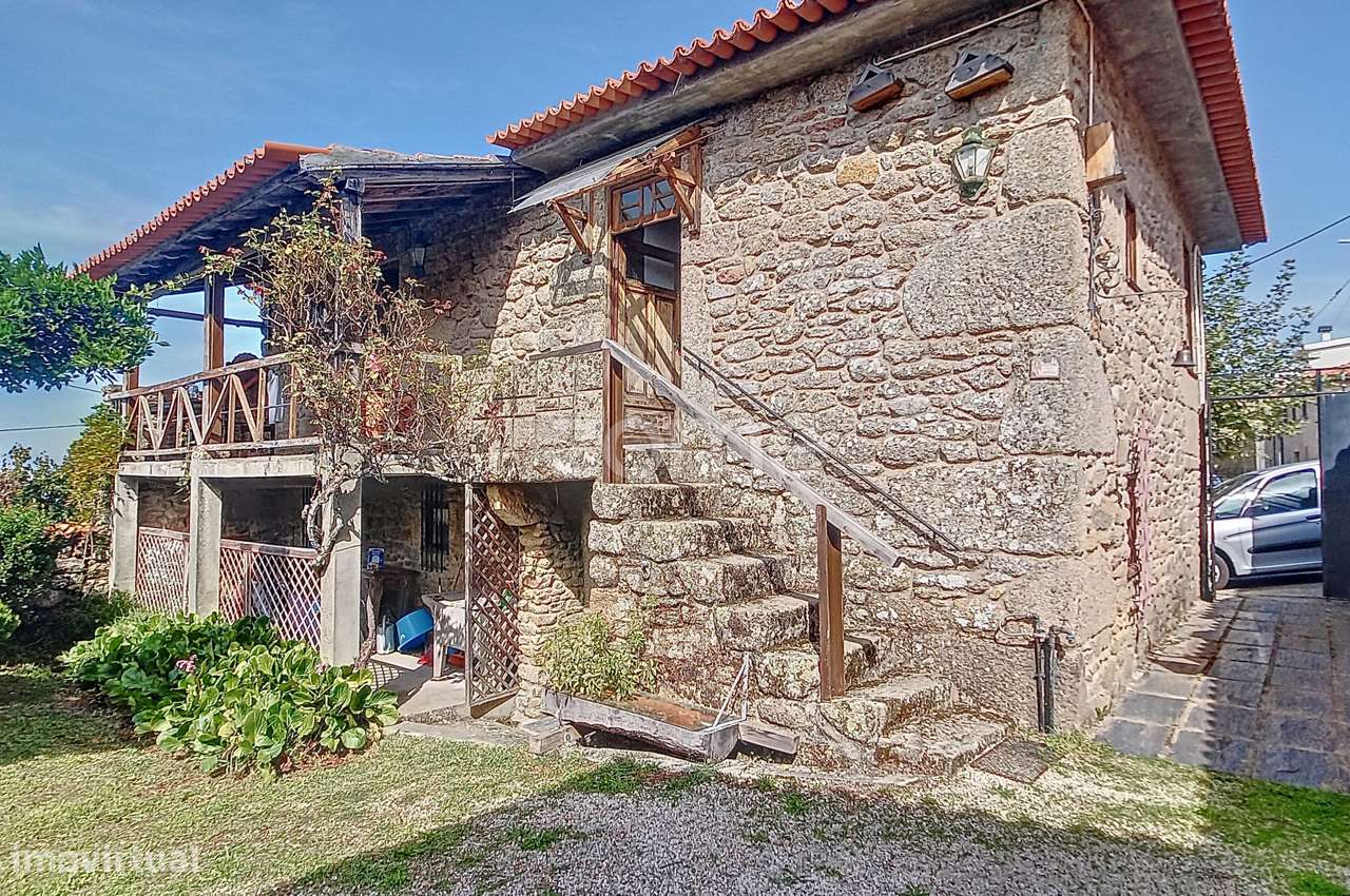 MORADIA T4 + T1 - Grande imagem: 2/17