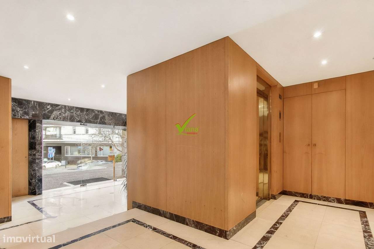 T. 4 com 3 lugares de garagem e arrumos - Centro da cidade da Maia - Grande imagem: 5/31