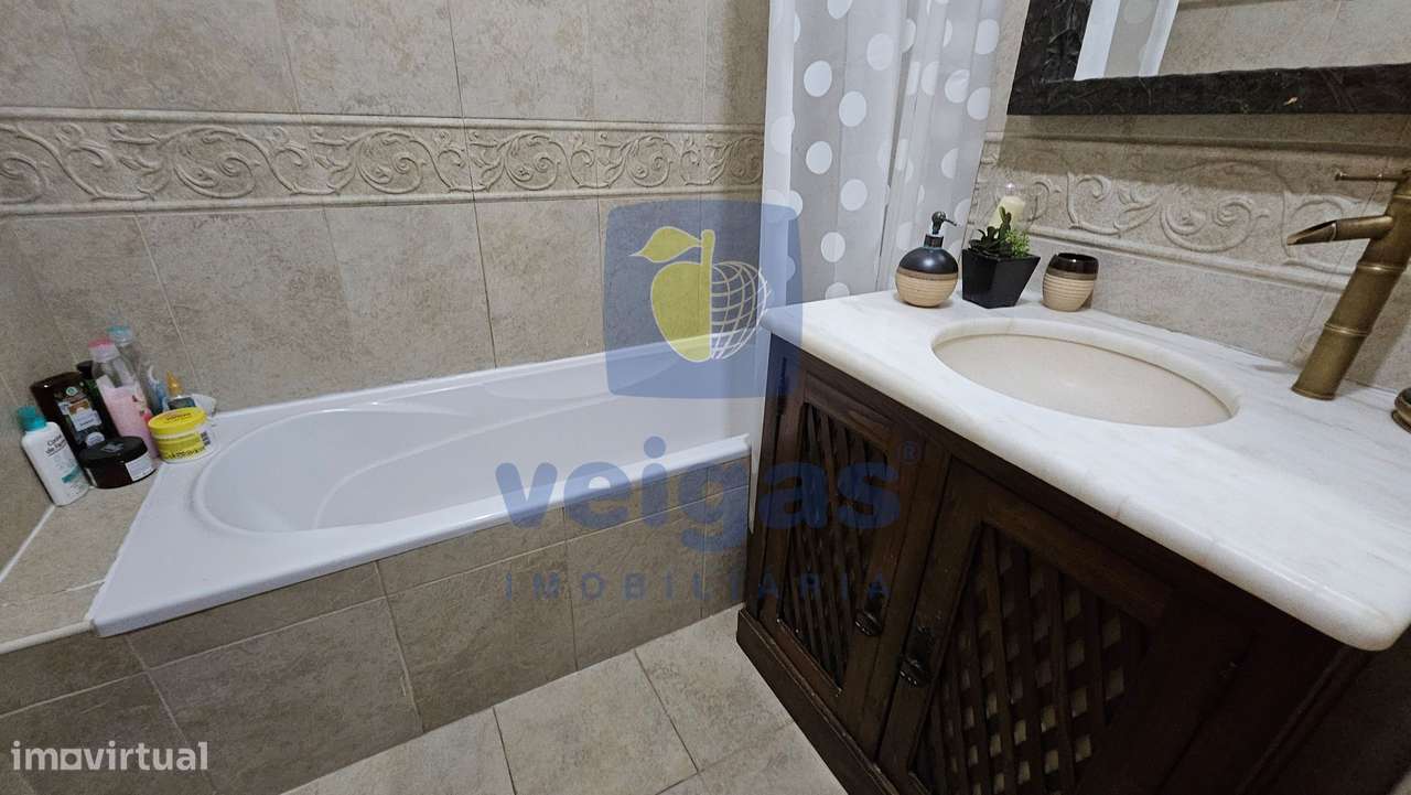 Apartamento T4 com 3 WC e Estacionamento-25