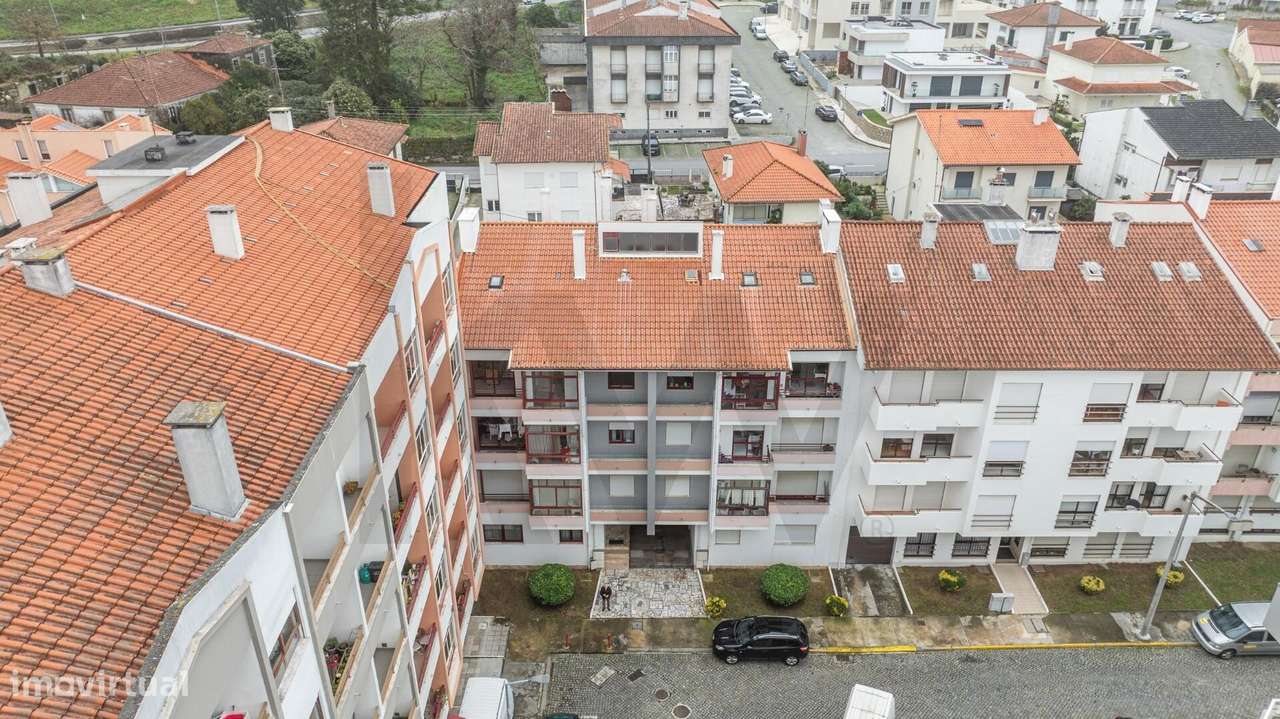 Apartamento T3 (Rés do Chão) com terraço privativo - Meadela, Viana do - Grande imagem: 2/30