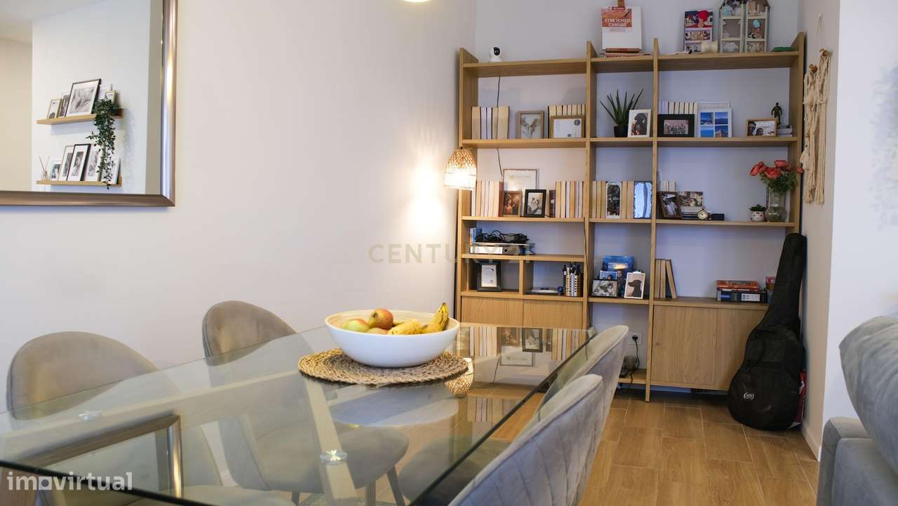 Apartamento T2 Renovado com Logradouro de 80m² no Centro de Almada-5