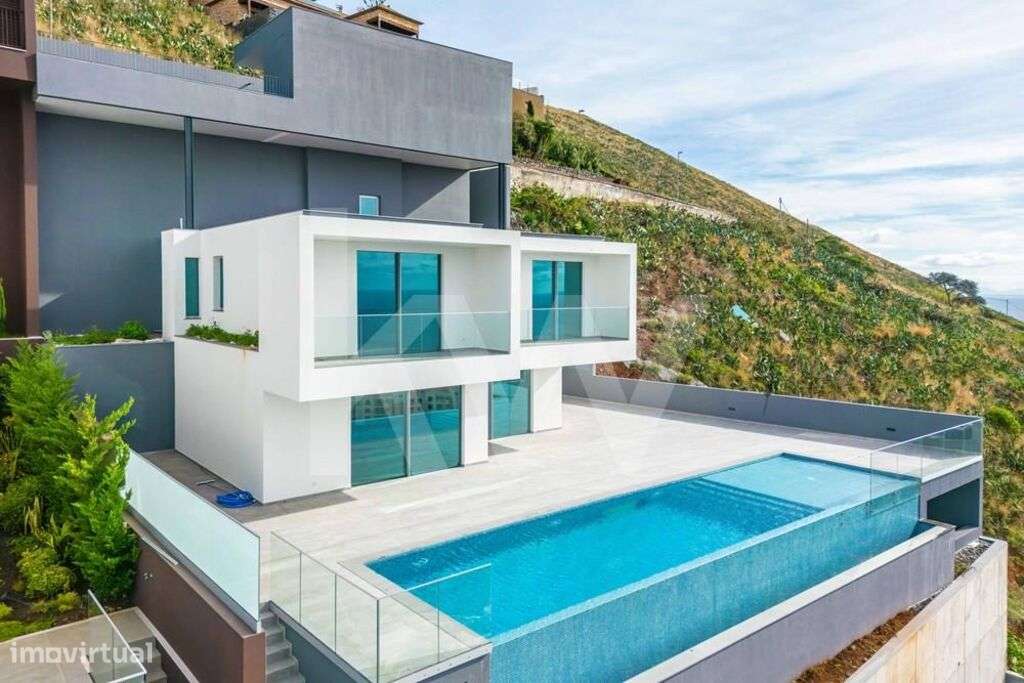 Soberba Moradia Unifamiliar | Tipologia T4 | Vista Mar | Funchal | Mad - Grande imagem: 1/47
