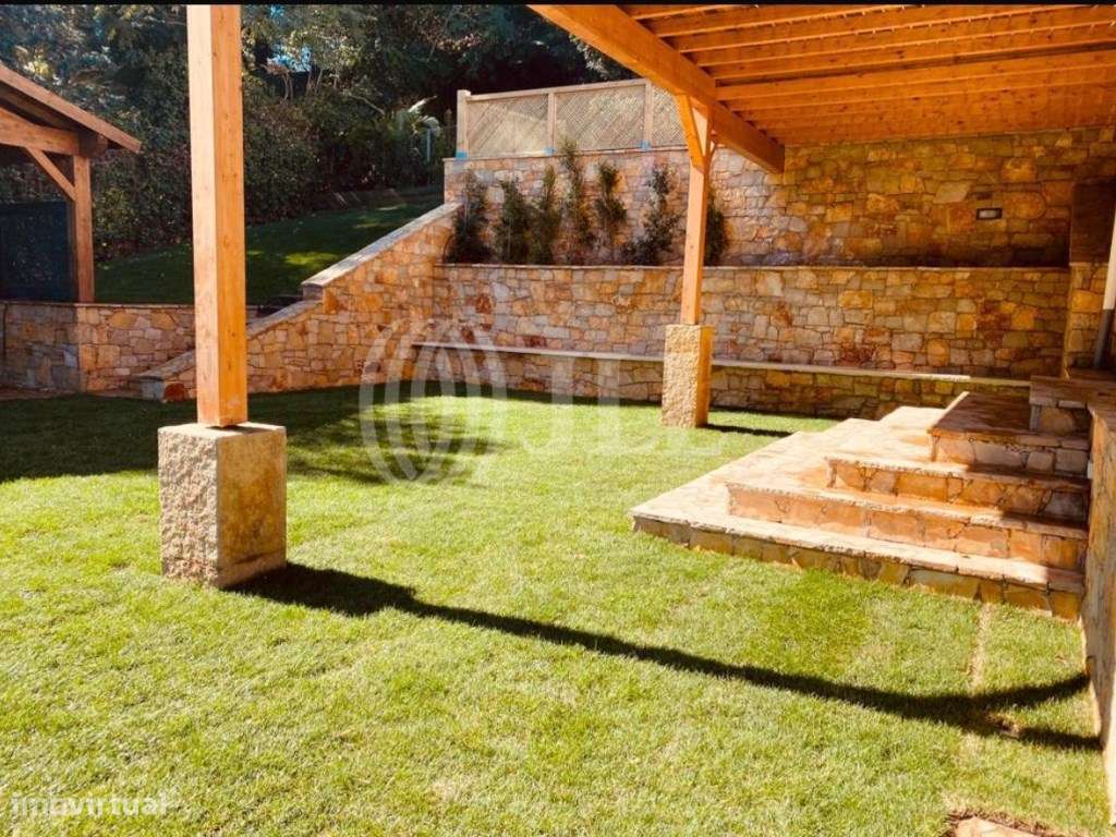 Moradia T6 com jardim e piscina no Estoril em Cascais-24