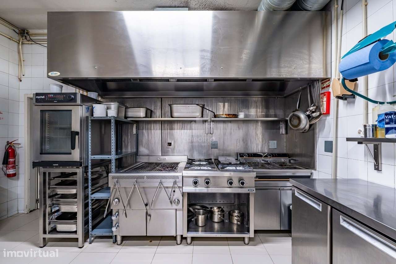 Restaurante /Bar para venda com 90 lugares sentados ao Gaia Shopping (-20