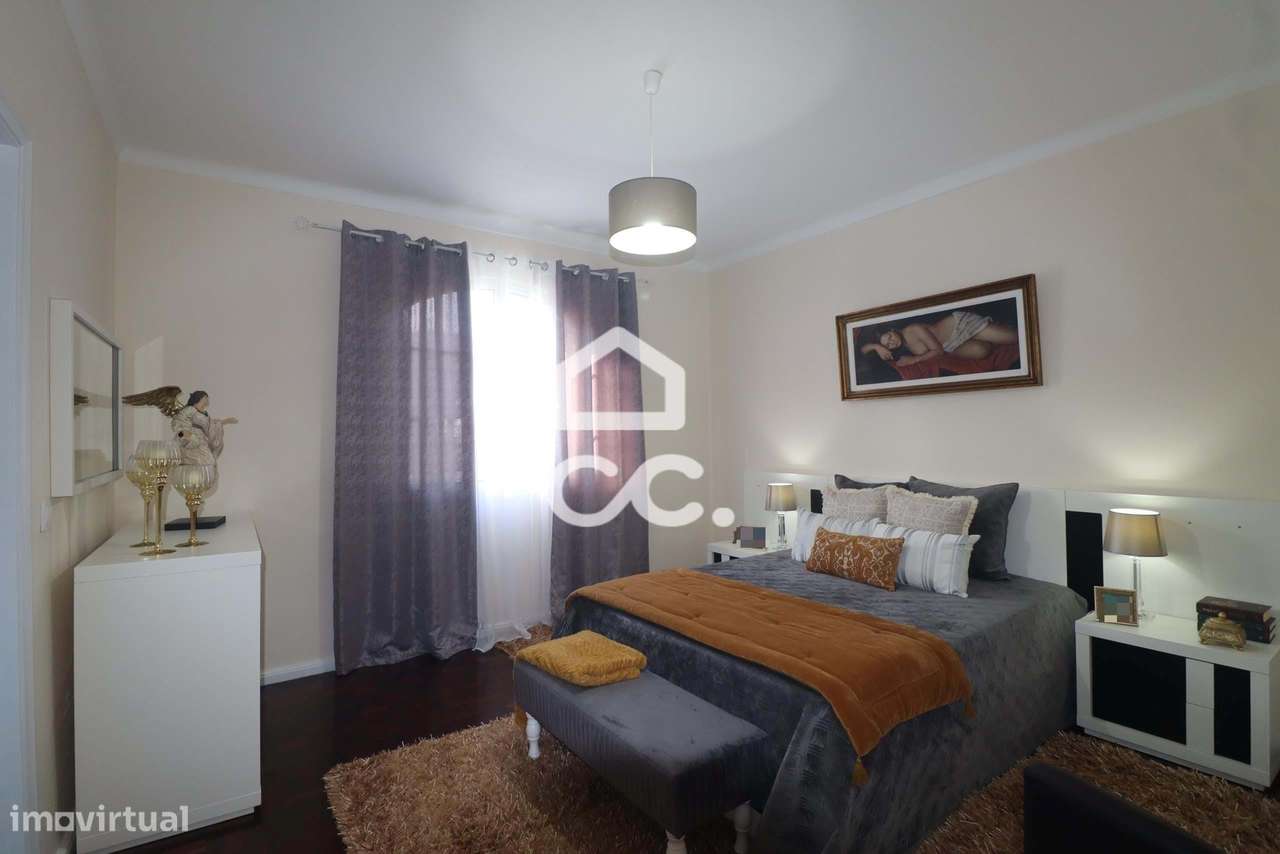 Moradia com 4 Quartos e Anexo T1  - São Vicente Ferreira - Ponta Delga-11