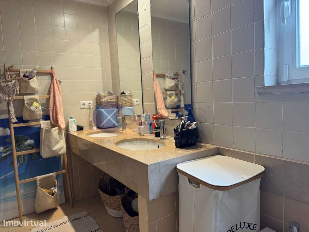 single-family residential building, with a T6 layout, comprising gr...-46