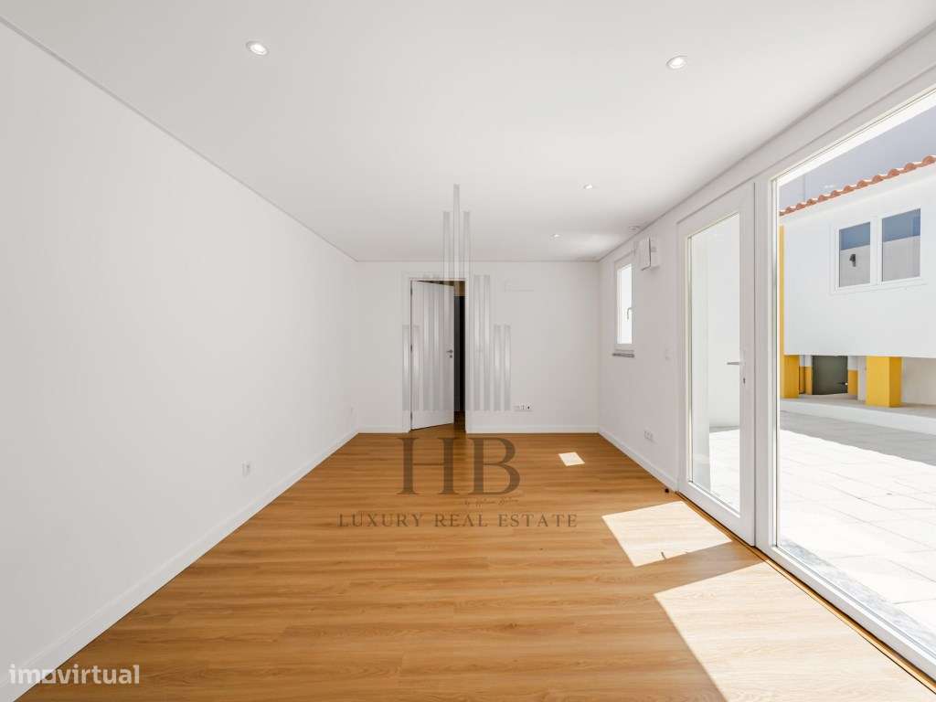 Andar de Moradia T2 + Anexo T1 Independente | Vista Mar e Serra | P...-49
