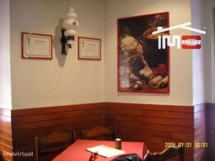 Prédio Habitacional Rés-do-Chão e 1º andar no Centro do Montijo - P...-11