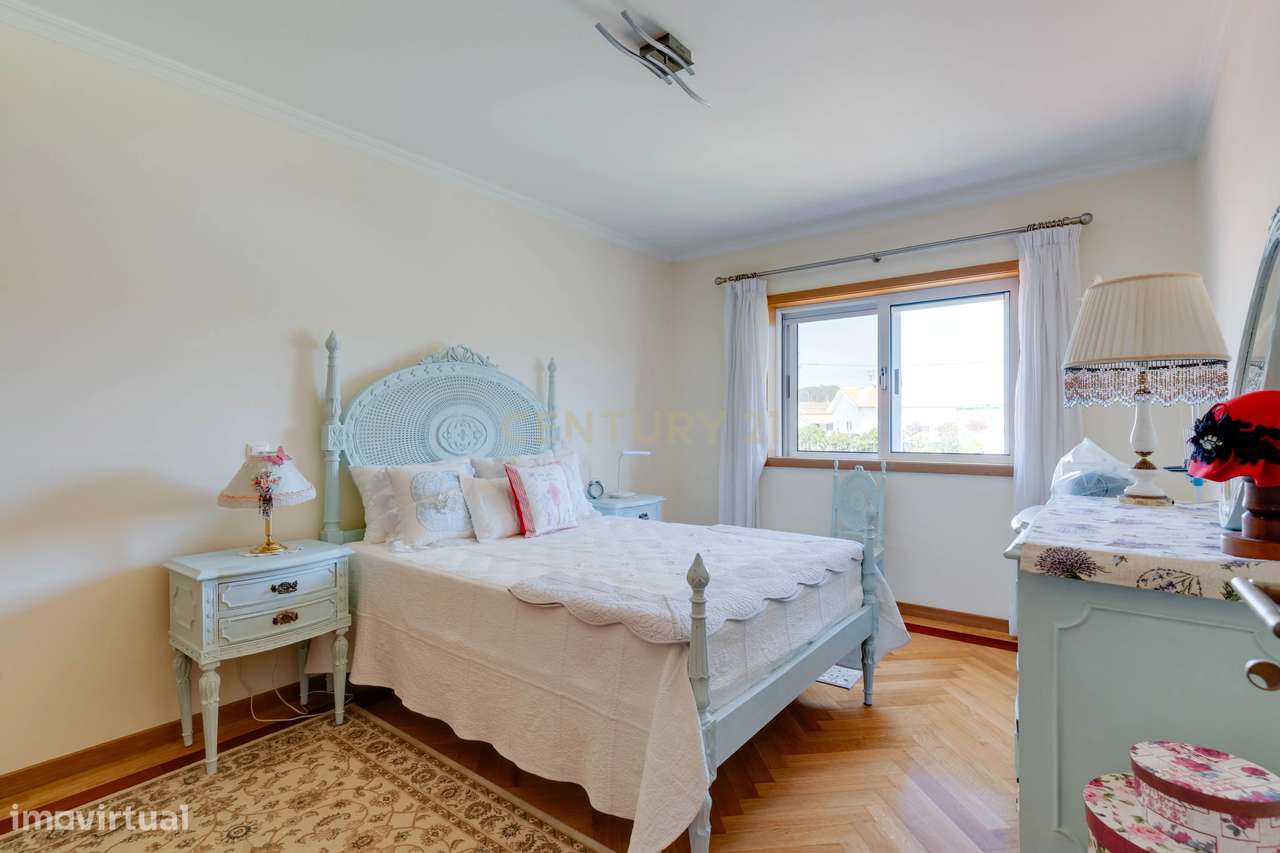 Moradia T3, Águas-furtadas + Cave com possibilidade +T1-4