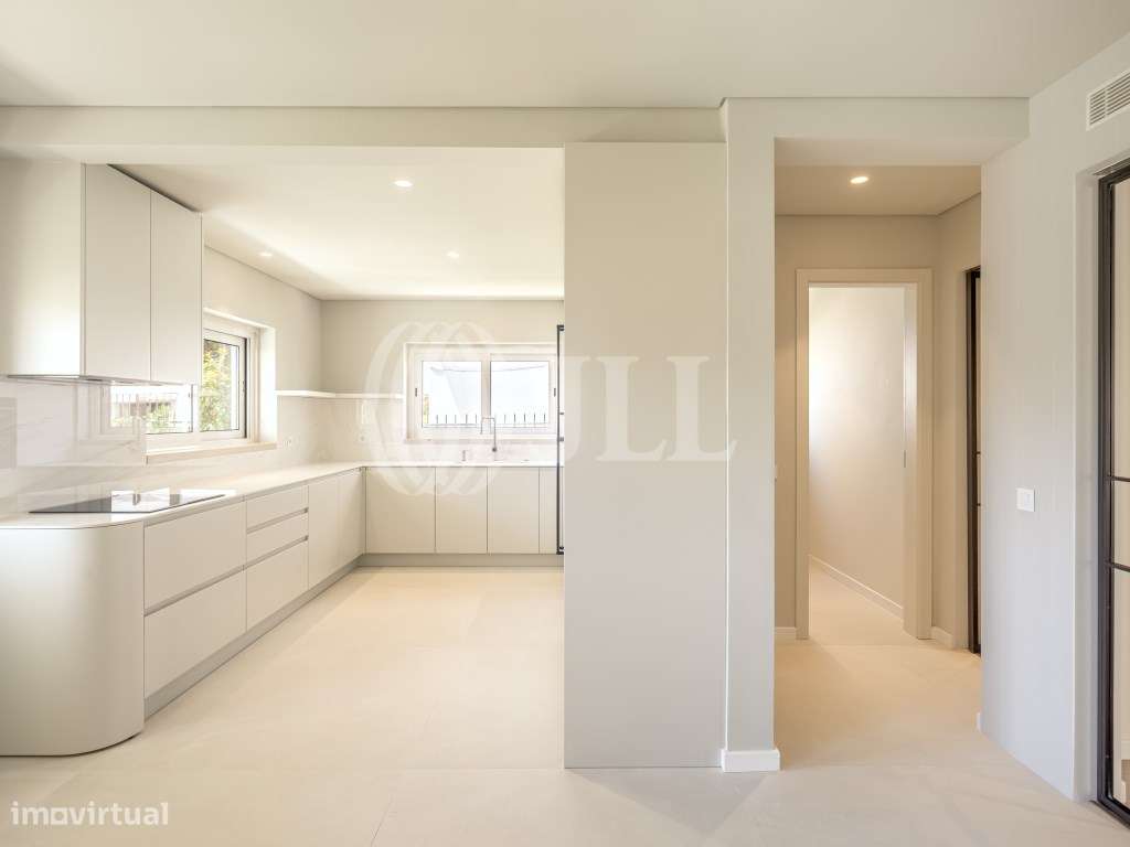 Moradia T5+2 com piscina no Estoril-6