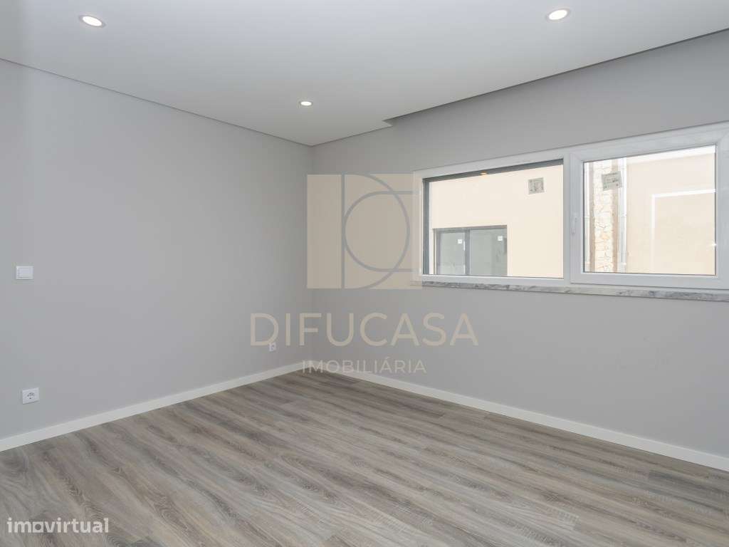 R235 - Moradia T4 Pronta Habitar Centro de Fernão Ferro-10